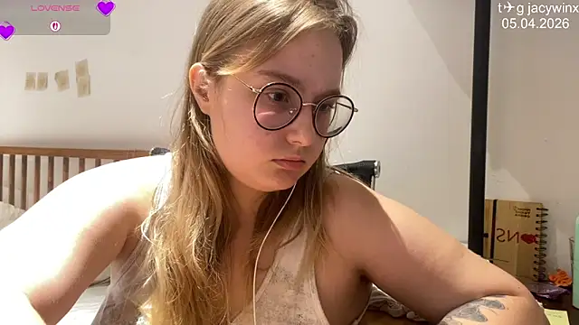 JacyWinslat online show from 04.05.26