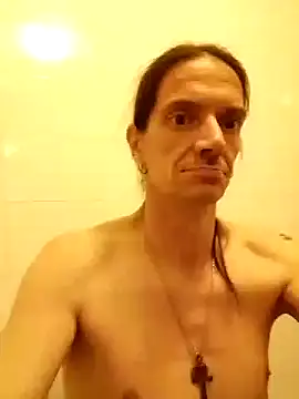 Snapshot of Sunking13cm chatting on 09.08.25 Sunking13cm online show from 09.08.25