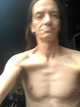 Snapshot of Sunking13cm chatting on 10.23.25 Sunking13cm online show from 10.23.25