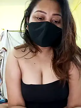 Snapshot of Cute-mona chatting on 02.04.25 Cute-mona online show from 02.04.25