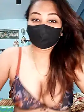 Snapshot of Cute-mona chatting on 02.14.25 Cute-mona online show from 02.14.25