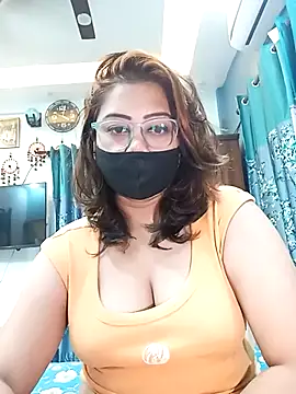 Snapshot of Cute-mona chatting on 10.03.25 Cute-mona online show from 10.03.25