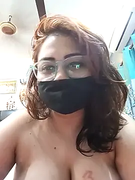 Snapshot of Cute-mona chatting on 10.03.25 Cute-mona online show from 10.03.25