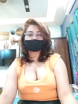 Snapshot of Cute-mona chatting on 10.05.25 Cute-mona online show from 10.05.25