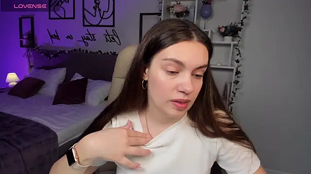 DaniellaLovely online show from 10.20.25