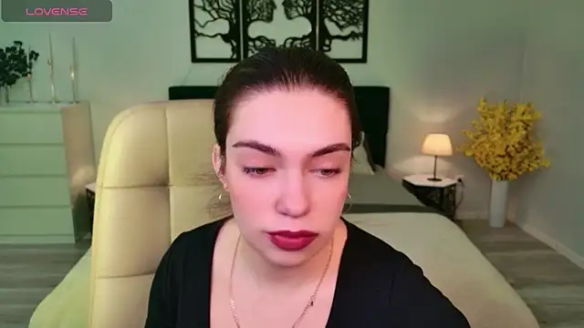 DaniellaLovely online show from 10.28.25