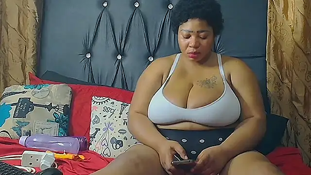 HUMONGUOUSTITSS online show from 12.08.24