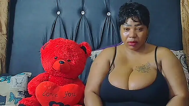 HUMONGUOUSTITSS online show from 09.26.25