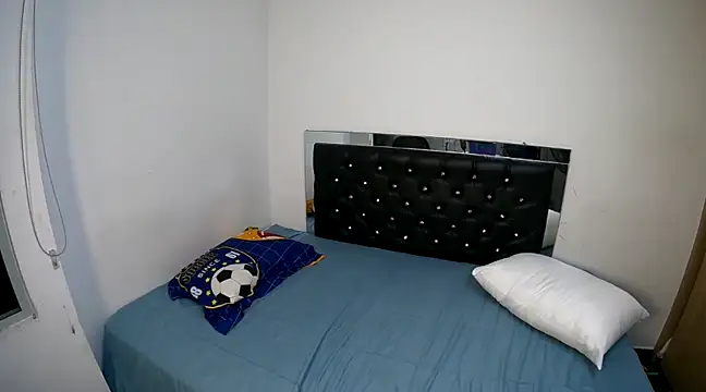 Snapshot of hot_quenn chatting on 12.08.24 hot quenn online show from 12.08.24