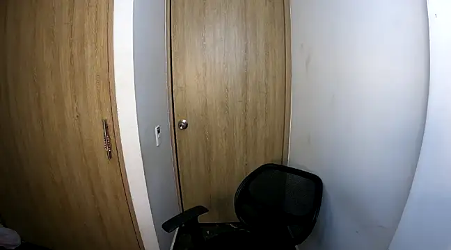 Snapshot of hot_quenn chatting on 12.28.24 hot quenn online show from 12.28.24