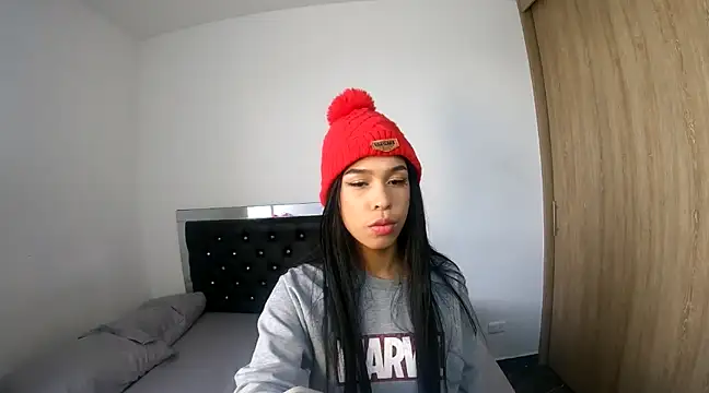 Snapshot of hot_quenn chatting on 12.29.24 hot quenn online show from 12.29.24