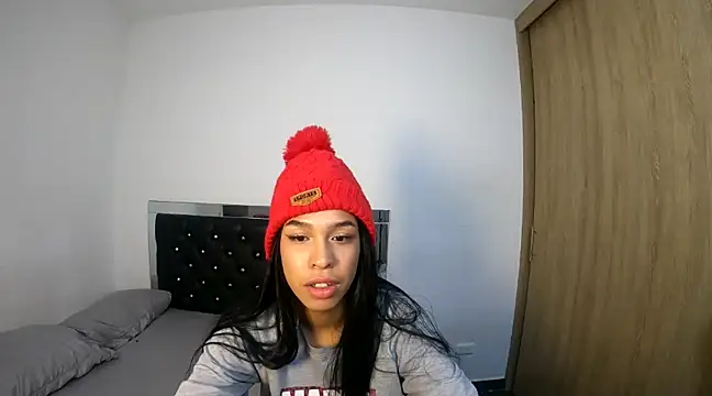 Snapshot of hot_quenn chatting on 12.30.24 hot quenn online show from 12.30.24