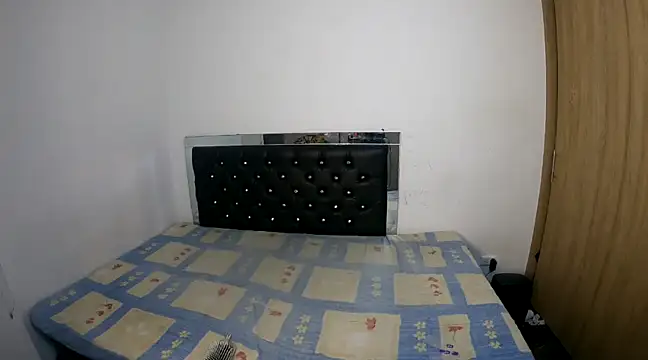 Snapshot of hot_quenn chatting on 01.13.25 hot quenn online show from 01.13.25