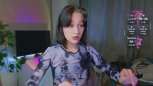 Snapshot of MaryRace chatting on 09.20.25 MaryRace online show from 09.20.25