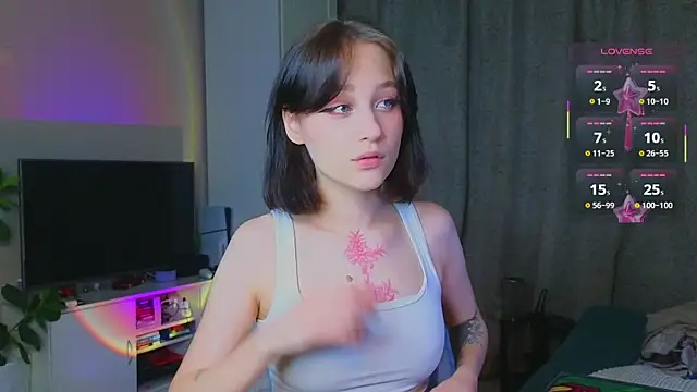 Snapshot of MaryRace chatting on 10.04.25 MaryRace online show from 10.04.25