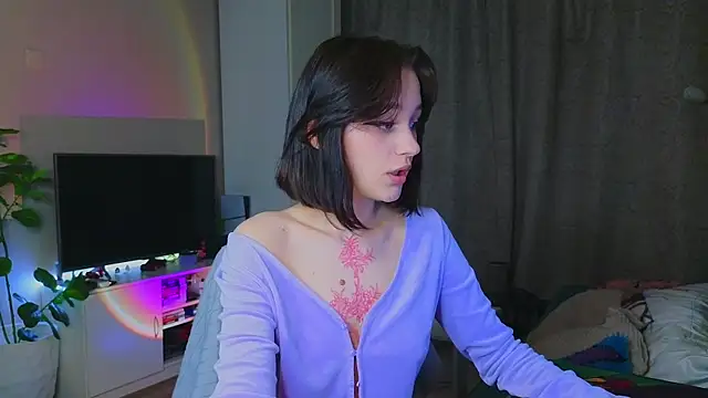 Snapshot of MaryRace chatting on 10.18.25 MaryRace online show from 10.18.25