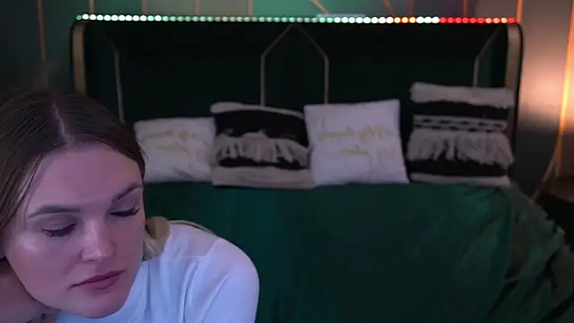 Snapshot of KateSly chatting on 11.05.25 KateSly online show from 11.05.25