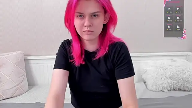 Snapshot of JulieTaylors chatting on 10.28.25 JulieTaylors online show from 10.28.25