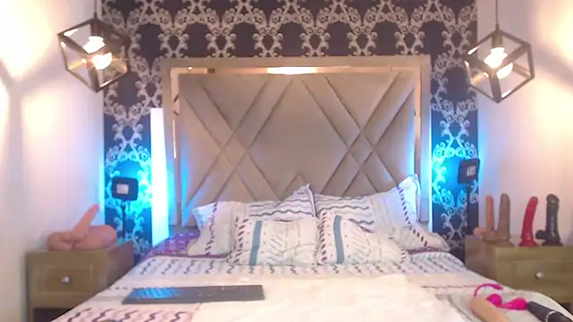 ToriJackes online show from 10.17.25