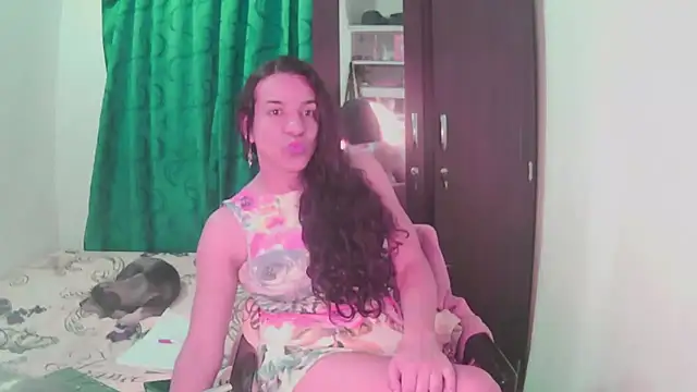 Oh Tique online show from 10.05.25