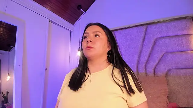 EmaJames25 online show from 11.21.25