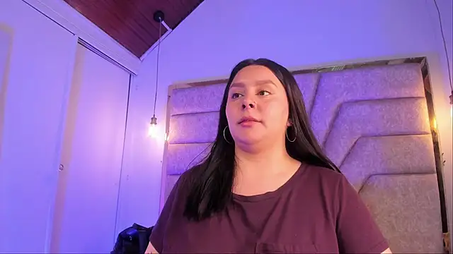 EmaJames25 online show from 11.28.25