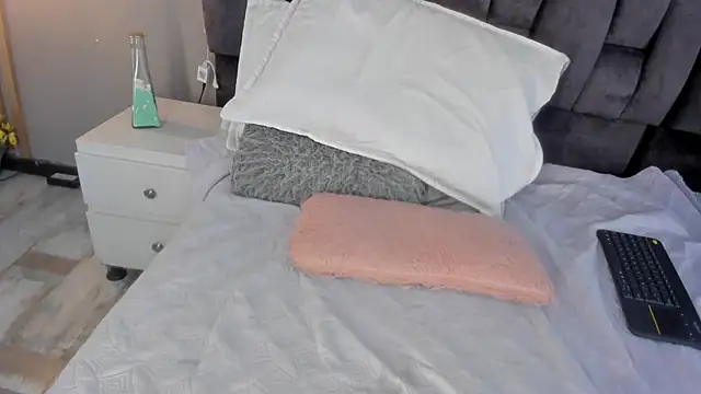 estefania  gomez online show from 02.13.25