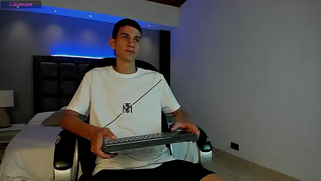 Aaron Scoot online show from 03.18.26