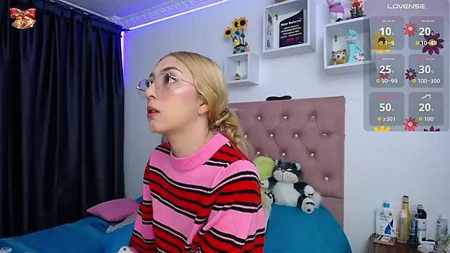 Snapshot of Soffy-brooks chatting on 10.25.25 Soffy-brooks online show from 10.25.25