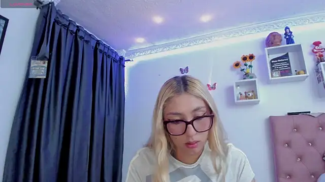 Snapshot of Soffy-brooks chatting on 05.31.26 Soffy-brooks online show from 05.31.26
