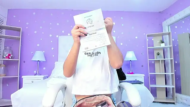 scarlette 15  online show from 11.14.25