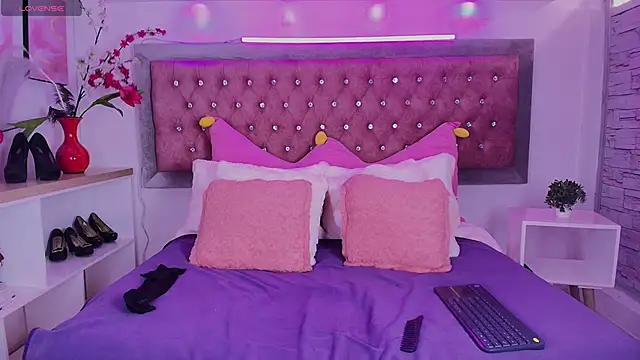 EmmaWilder online show from 09.30.25