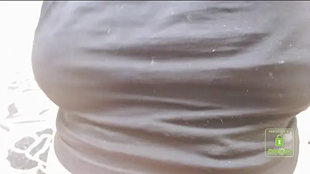 Snapshot of cute_and_hot chatting on 12.28.24 cute and hot online show from 12.28.24