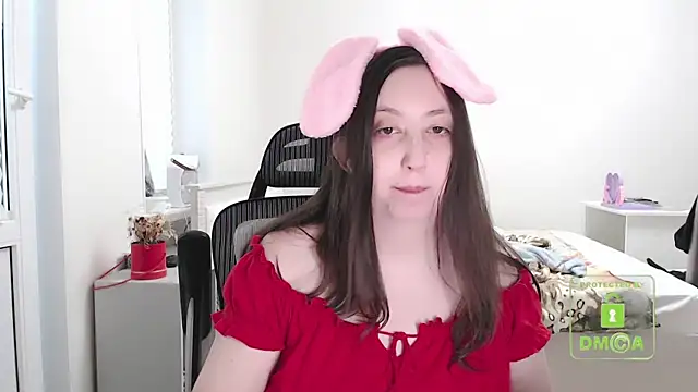 Snapshot of cute_and_hot chatting on 10.10.25 cute and hot online show from 10.10.25