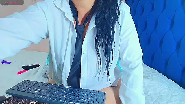 hotlatinateacher online show from 02.18.25