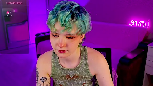 Snapshot of School_Love chatting on 01.06.25 School Love online show from 01.06.25