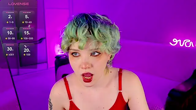 Snapshot of School_Love chatting on 02.02.25 School Love online show from 02.02.25