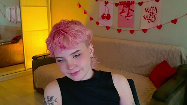 Snapshot of School_Love chatting on 09.24.25 School Love online show from 09.24.25