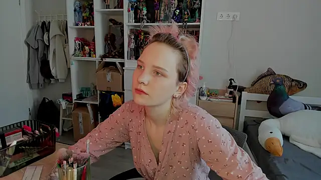 School Love online show from 02.18.26