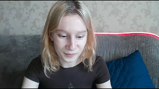 Snapshot of EnigmaSee chatting on 09.16.25 EnigmaSee online show from 09.16.25