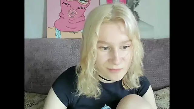 Snapshot of EnigmaSee chatting on 09.25.25 EnigmaSee online show from 09.25.25