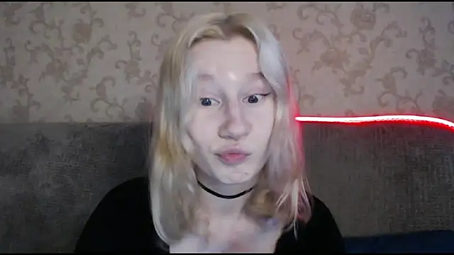 Snapshot of EnigmaSee chatting on 09.28.25 EnigmaSee online show from 09.28.25