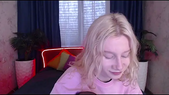 Snapshot of EnigmaSee chatting on 10.05.25 EnigmaSee online show from 10.05.25