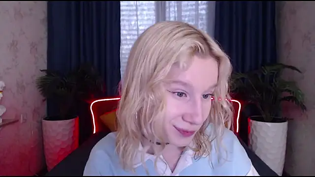 Snapshot of EnigmaSee chatting on 10.09.25 EnigmaSee online show from 10.09.25