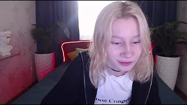 Snapshot of EnigmaSee chatting on 10.11.25 EnigmaSee online show from 10.11.25