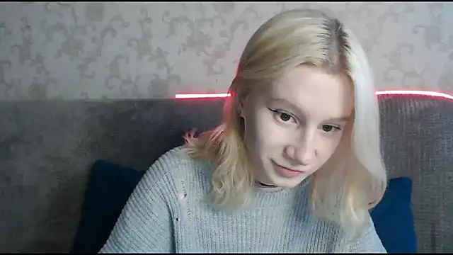 Snapshot of EnigmaSee chatting on 10.13.25 EnigmaSee online show from 10.13.25