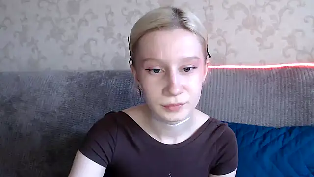 Snapshot of EnigmaSee chatting on 10.19.25 EnigmaSee online show from 10.19.25