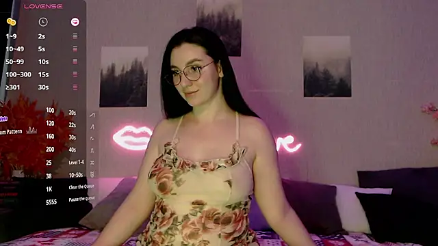 Fluffy Tiffy online show from 01.08.25