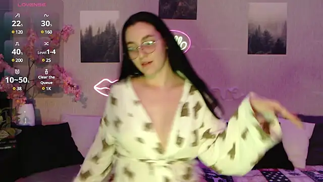 Fluffy Tiffy online show from 01.12.25