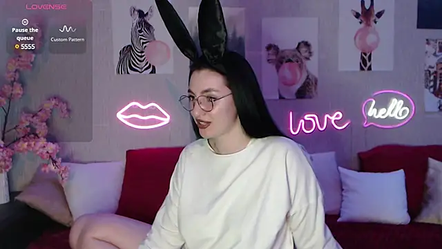 Fluffy Tiffy online show from 02.13.25